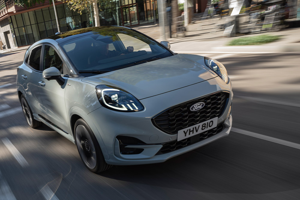 Le nouveau Ford Puma en conduite, utilisant le régulateur de vitesse adaptatif.