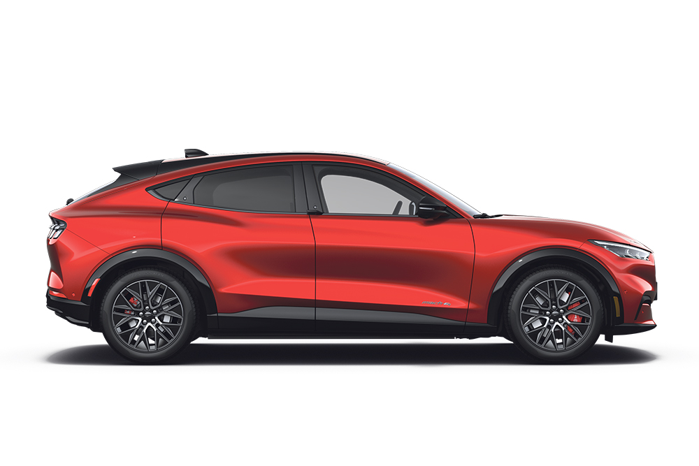 Ford Mustang Mach-E rouge, de la gamme SUV Ford.